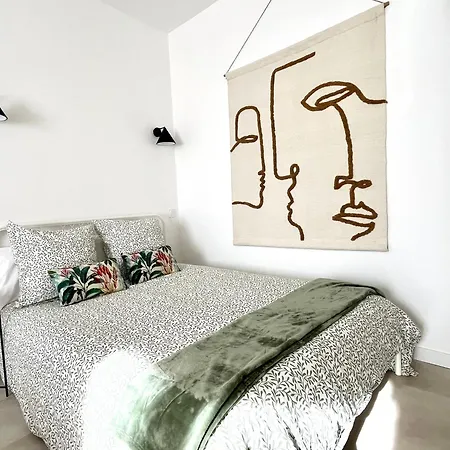 La Maison Du Douanier. Un Balcon Au Soleil アパート