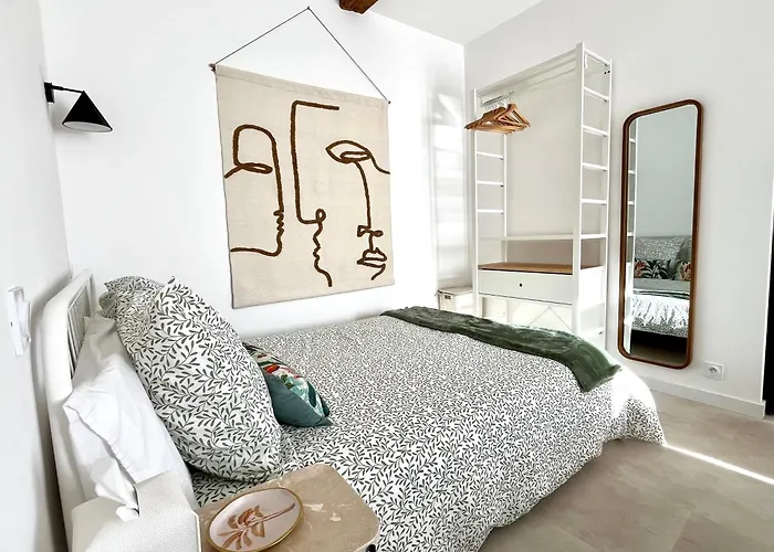 La Maison Du Douanier. Un Balcon Au Soleil アンティーブ