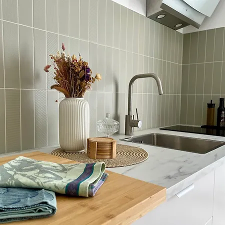 La Maison Du Douanier. Un Balcon Au Soleil * Antibes