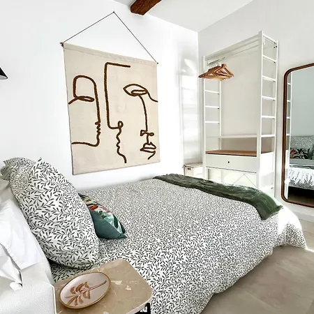 La Maison Du Douanier. Un Balcon Au Soleil 昂蒂布