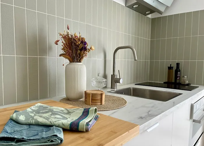 La Maison Du Douanier. Un Balcon Au Soleil * Antibes